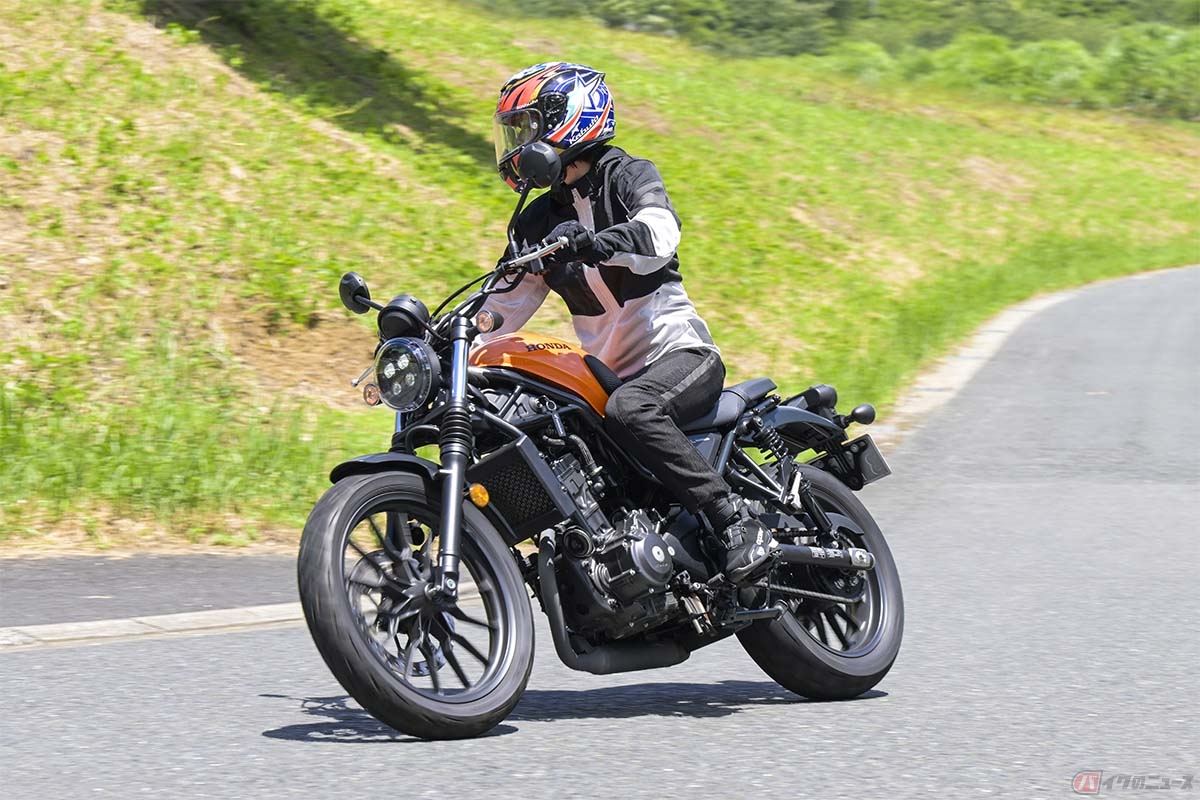 排気量400ccまでのバイクを運転することができるのが、「普通二輪免許」