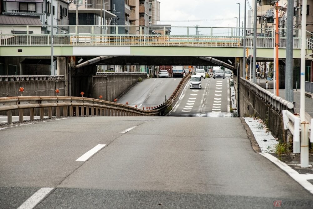 アンダーパスは基本的に、1時間あたり50ミリメートルの雨が降った場合でも冠水しないように対策をすることが求められている