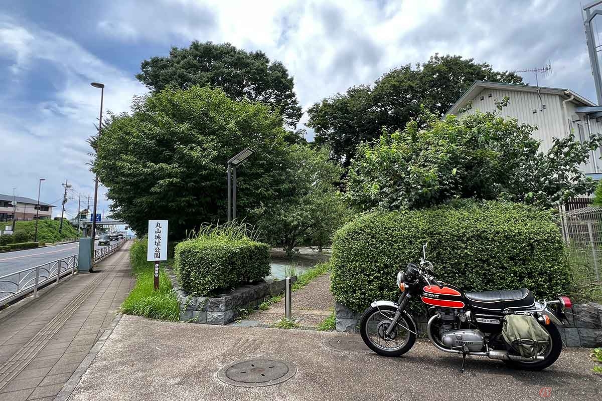 神奈川県伊勢原市の国道246号沿いにある「丸山城址公園」は、城跡の石碑などもなく、気付かずに通りすぎている人も多いはず
