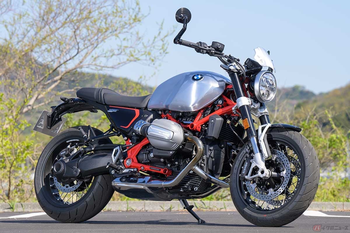 BMW Motorrad「R 12 nineT」(2024年型)。排気量1169ccのDOHC空油冷ボクサーエンジン(水平対向2気筒エンジン)を搭載。写真は初期生産限定パッケージ(スタイルオプション719)