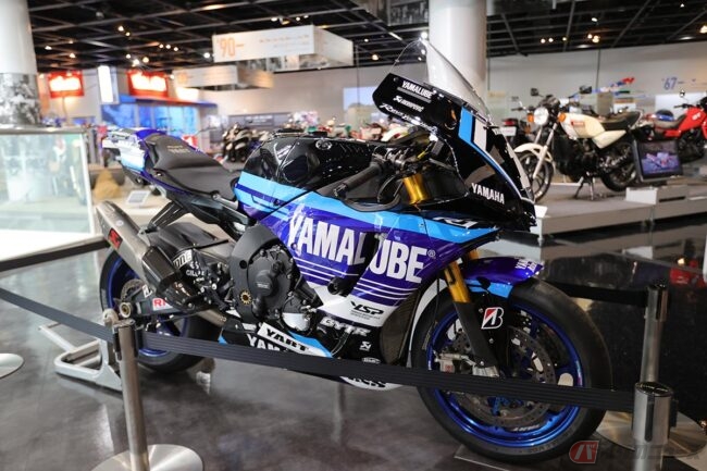 鈴鹿8耐2位に輝いた「YART YAMAHA EWC Official Team」のマシンを間近