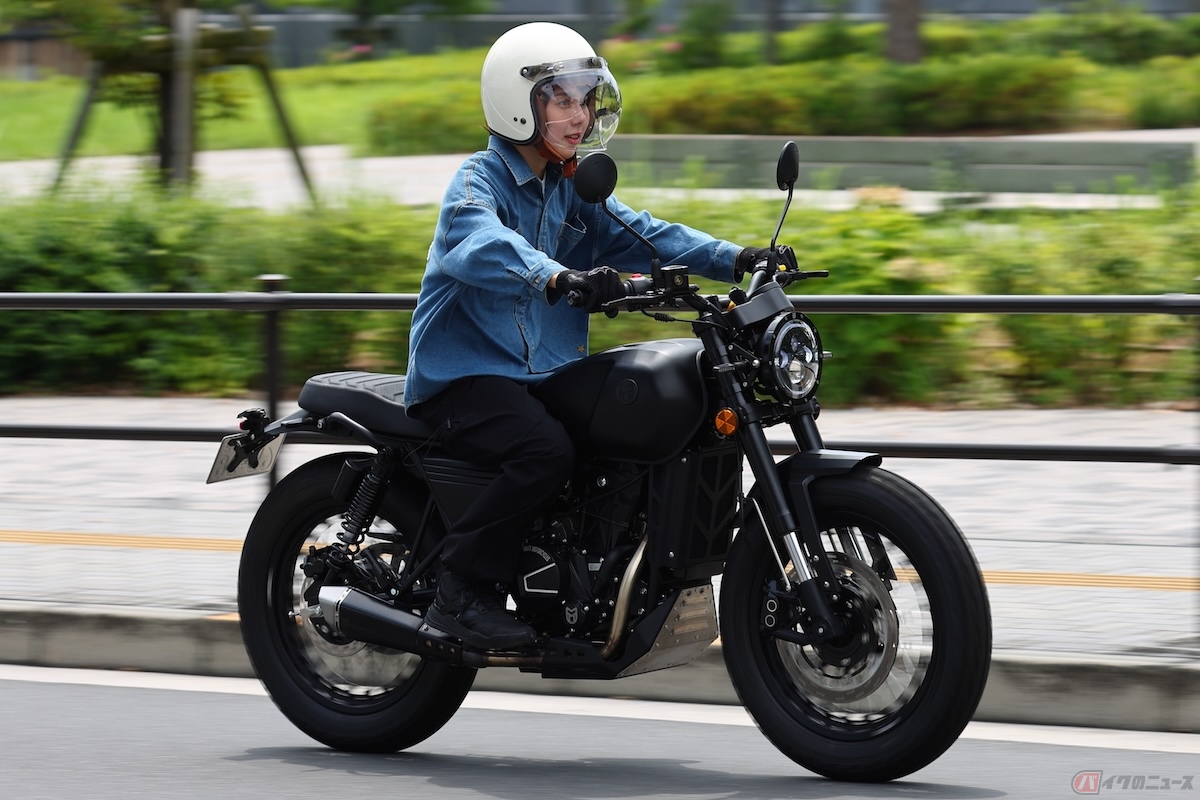 バイクから伝わる振動がはっきりしており、アクセルを少し開けただけでズドンッと前に進んでくれます