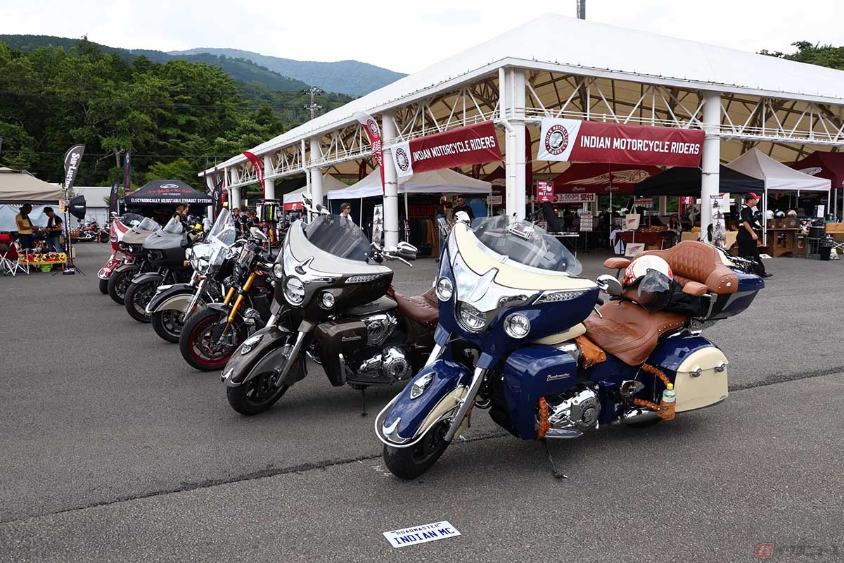 インディアンモーターサイクル専用パーキングに集まった参加者たちの愛車