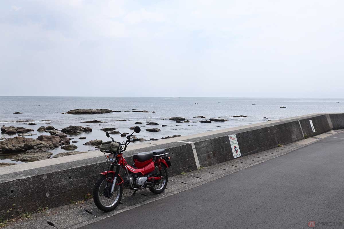 ある夏休み的な1日。葉山を訪れた筆者（増井貴光）は午前中にシュノーケリングをして森戸海岸へ移動。海の家でライブなども楽しんだ