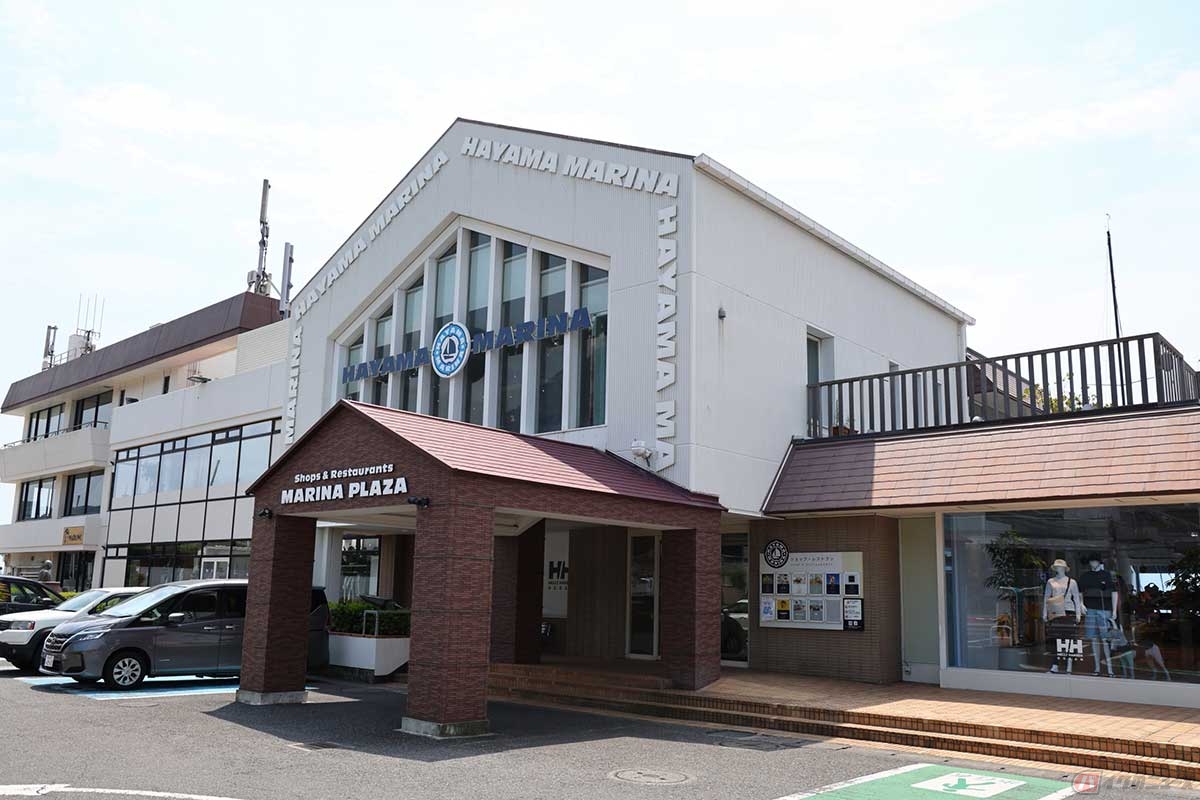 ランチを食べようと訪れた「葉山マリーナ」。江ノ島までの45分クルーズを手軽に楽しめる