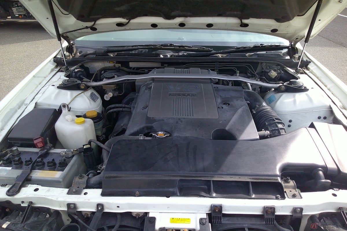 エンジンは、高級車の証であるV型8気筒4.1リッターユニットを搭載(写真提供:Mクラフト)