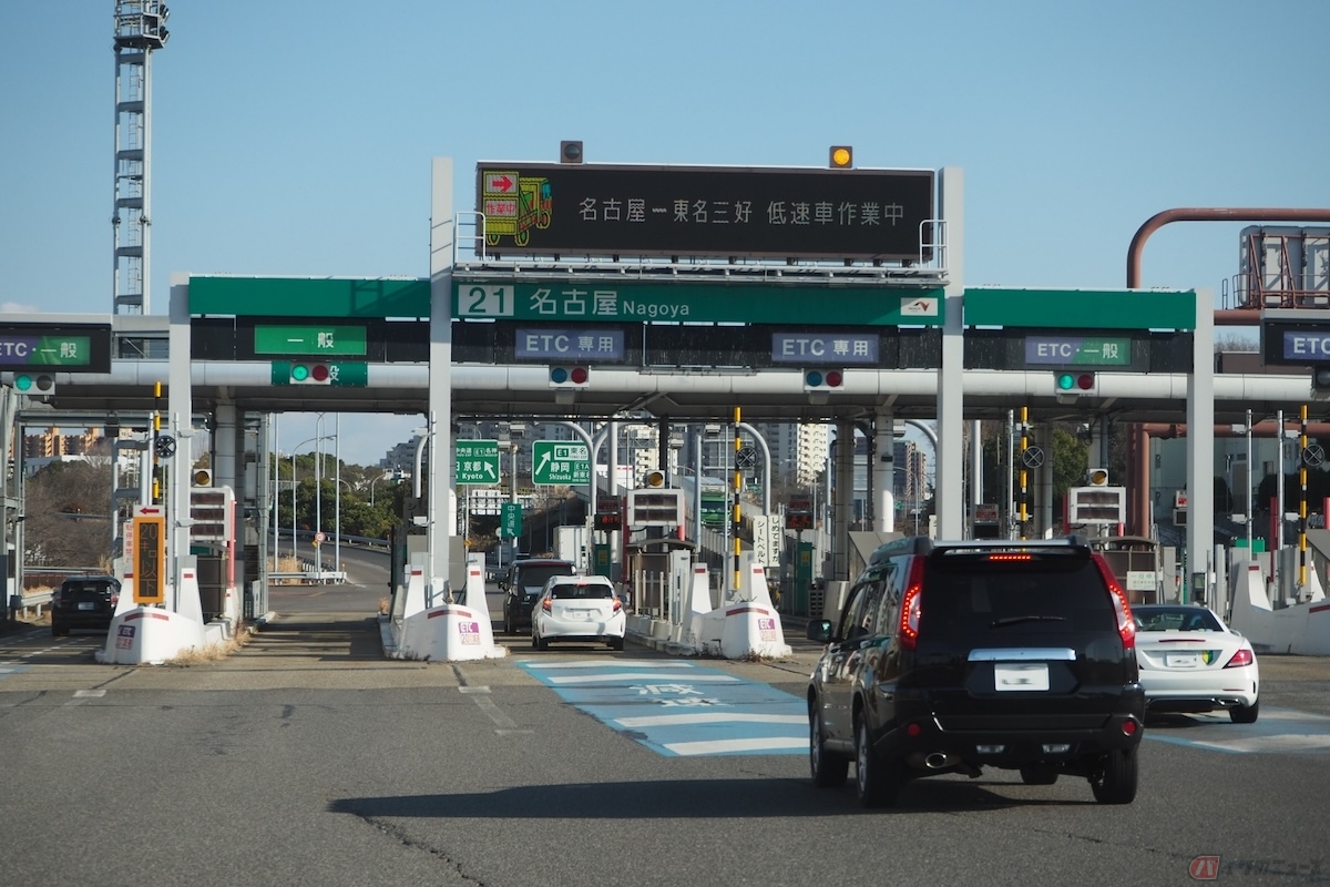普通車の高速道路料金は、式で概算することができる