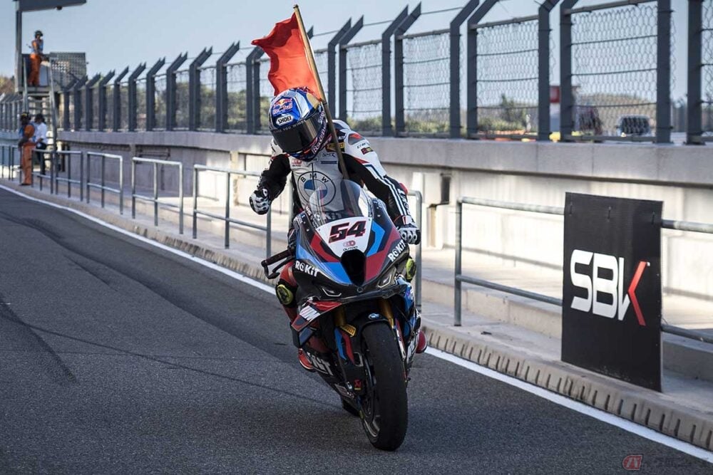 スーパーバイク世界選手権（SBK）の2024年シーズン第7戦ポルトガル決勝レースを制覇したトプラク・ラズガットリオグル選手（ROKiT BMW Motorrad WorldSBK Team）