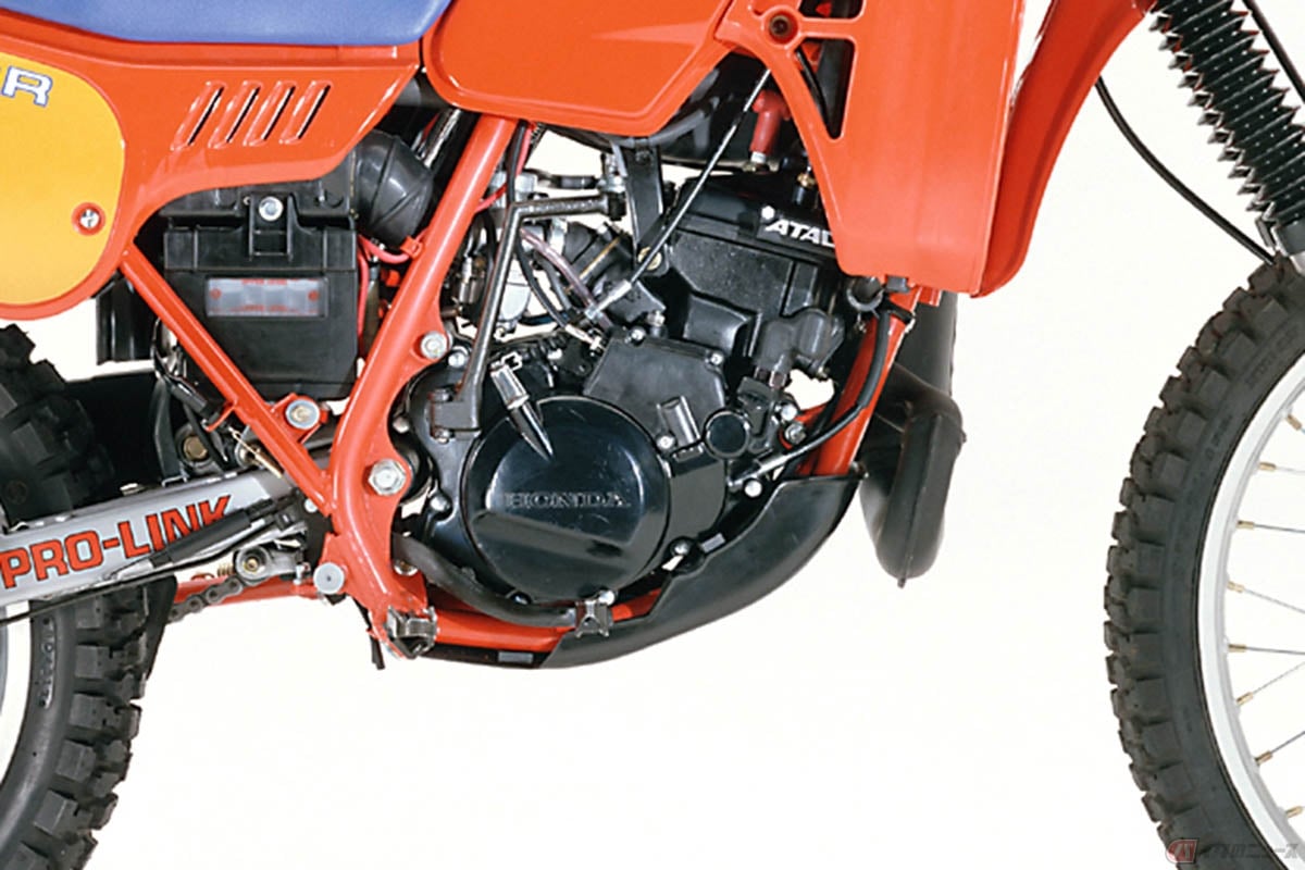 ホンダ「MTX200R」に搭載された2ストロークエンジン。排気デバイスにはATAC(高速域でのパワーはそのままに、低・中速域でのトルクアップをもたらすホンダ独自のシステム)を装備しています