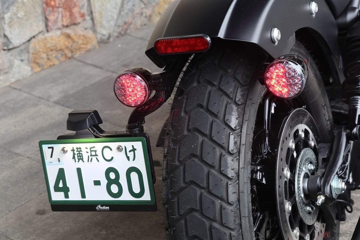 2016年4月1日に新しい法律が施行され、ナンバーは回転させて設置してはいけないことが明文化された