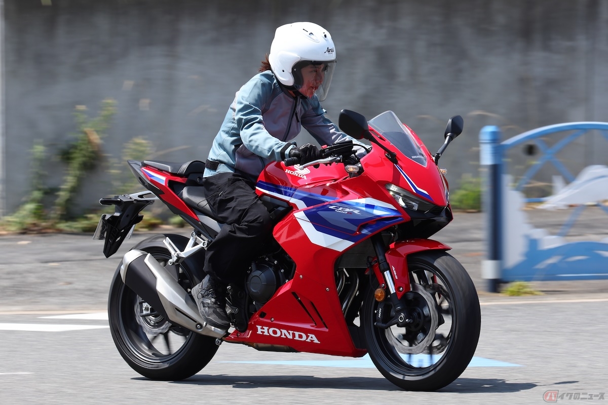 発進時は、意外にも穏やかでアクセル操作もそこまでおっかなびっくりする必要もなかった