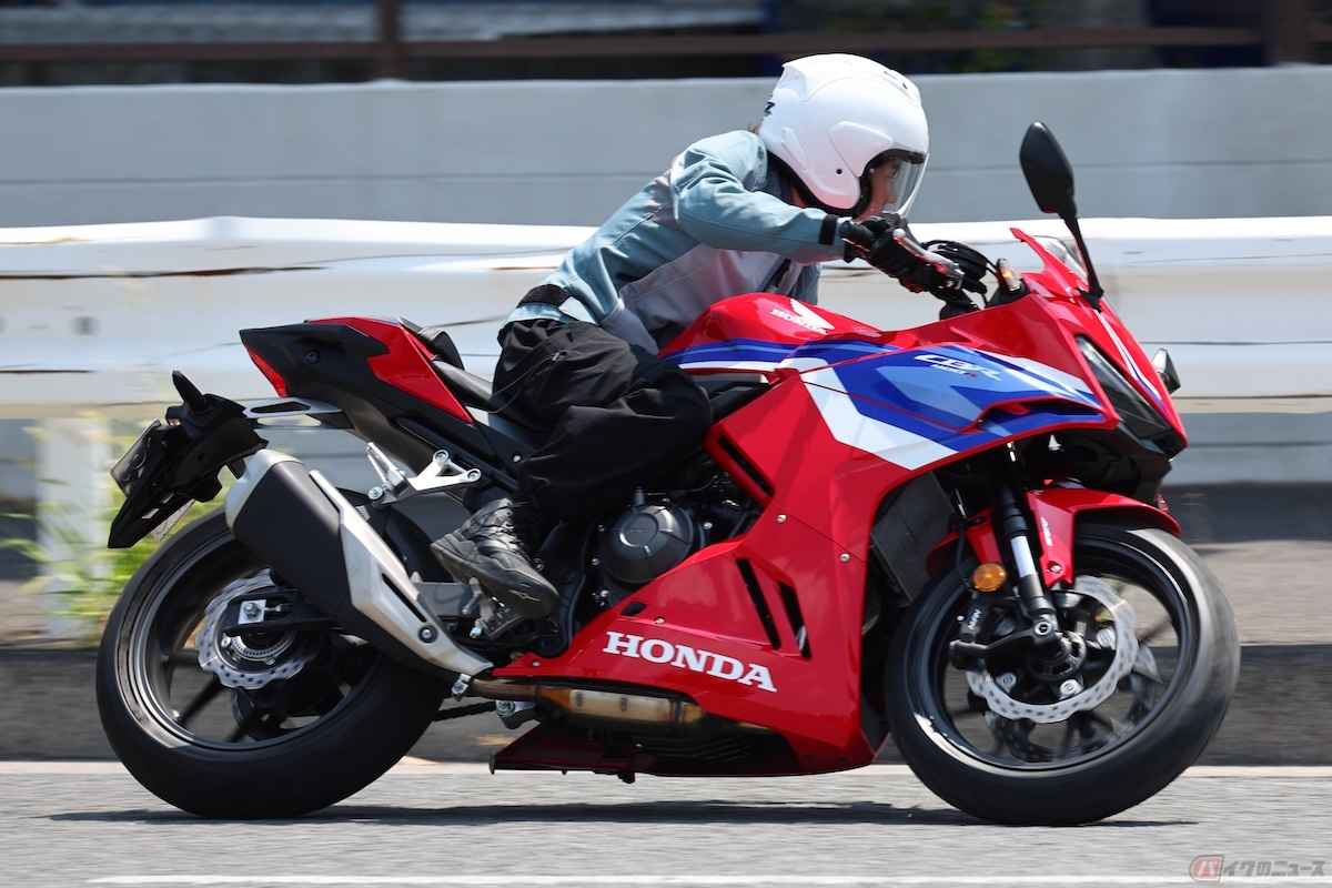 車体が私の体重移動に呼応して、スイスイっと滑らかに倒れなが曲がってくれる