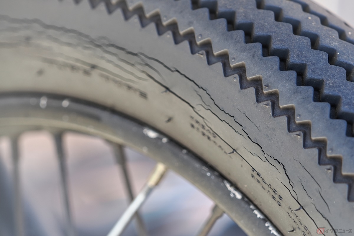 樹脂パーツやタイヤ、塗装面は紫外線に弱いため、油断するとあっという間に劣化が進む