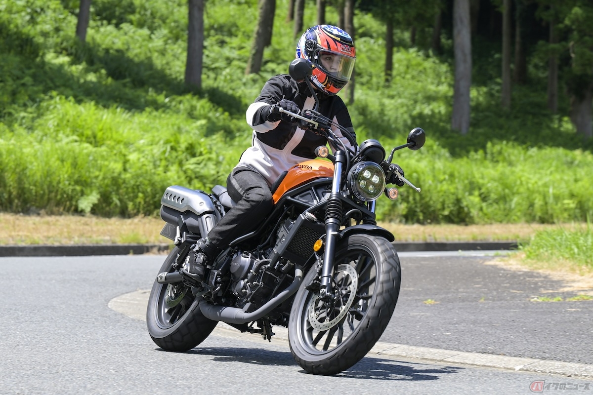 CL250は色味や形から山が似合いそうなバイクだなと思う