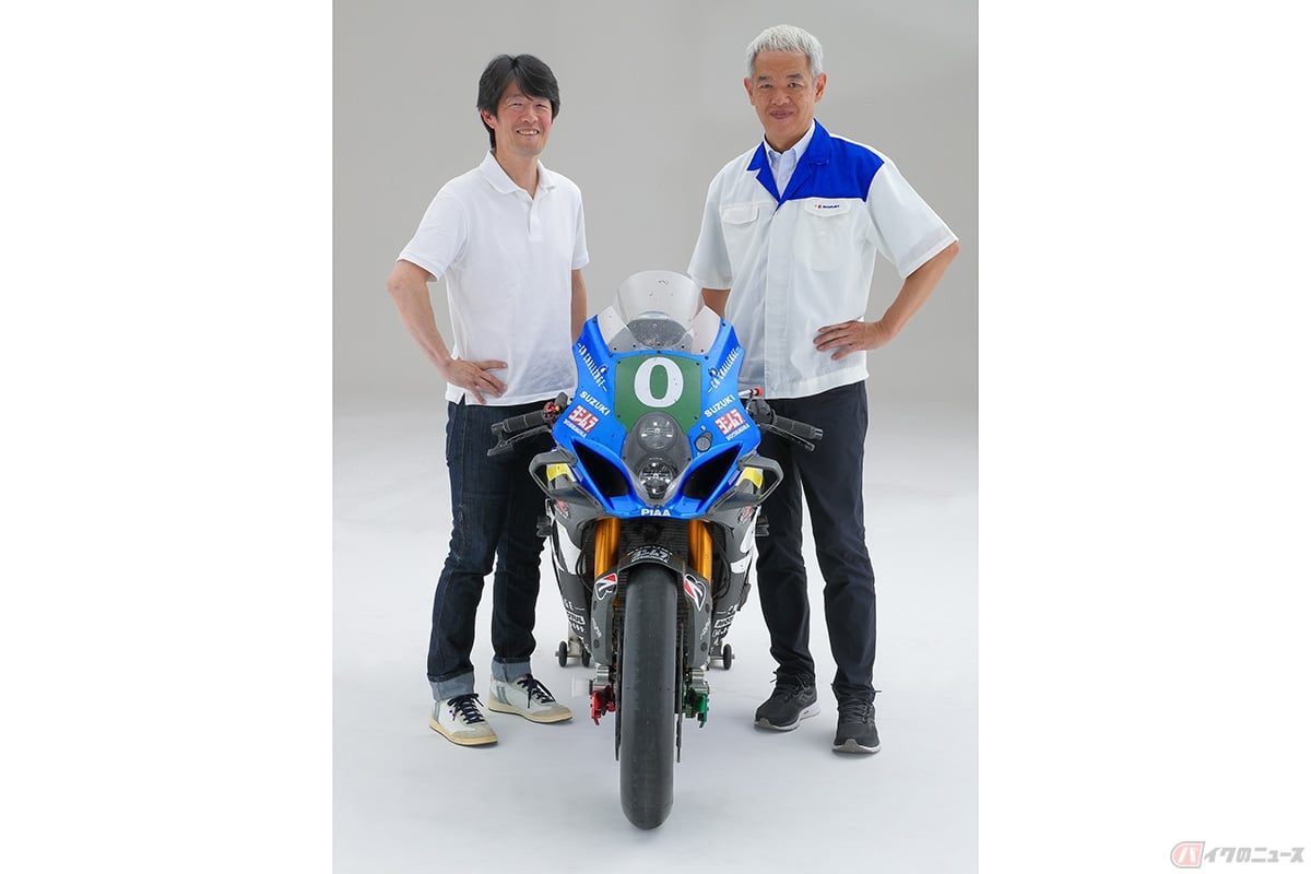 今回のインタビュアーを努めた 伊丹孝裕さん(左)。自身も鈴鹿8耐、マン島TT、パイクスピーク・インターナショナル・ヒルクライムといった国内外のレースに参戦した経歴を持ちます