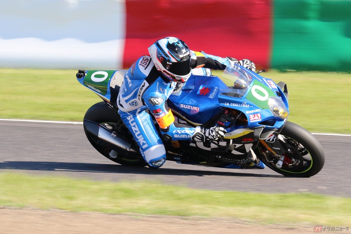 「チームスズキCNチャレンジ」のライダーを努めたエティエンヌ・マッソン選手。結果として、濱原選手と2人で8時間を走り切りました