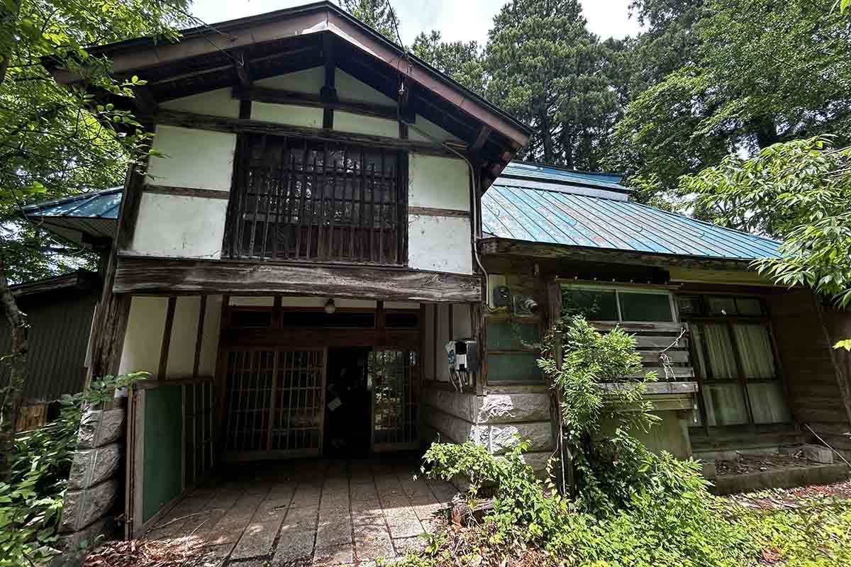 新潟県上越市にある古民家(取材協力:株式会社お不動さん)。欅を贅沢に使った作りが特徴です