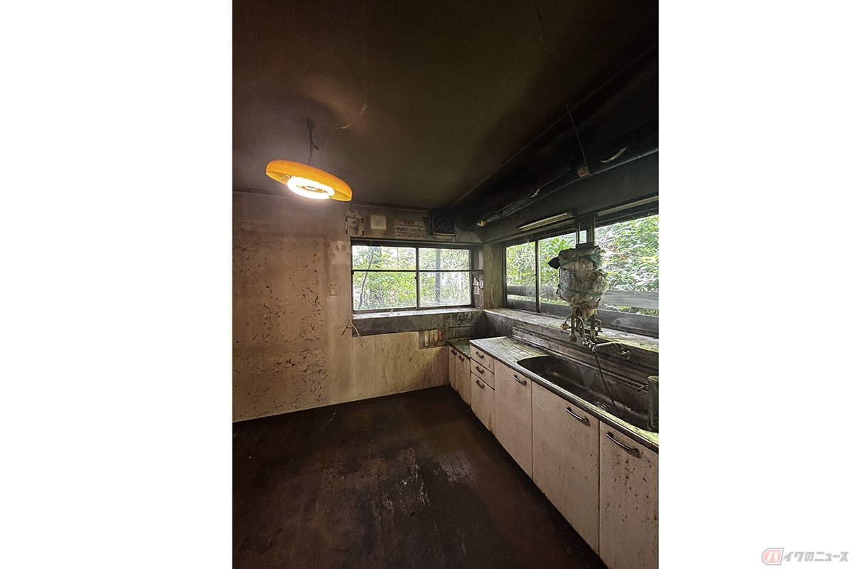 新潟県上越市にある古民家のキッチン（取材協力：株式会社お不動さん）