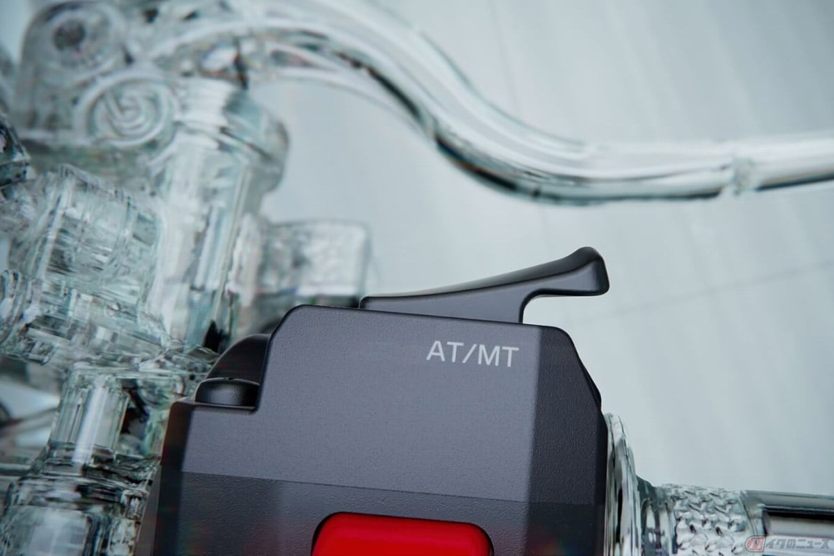 ヤマハ「MT-09 Y-AMT」。AT、MTの切り替えは右スイッチボックスで操作