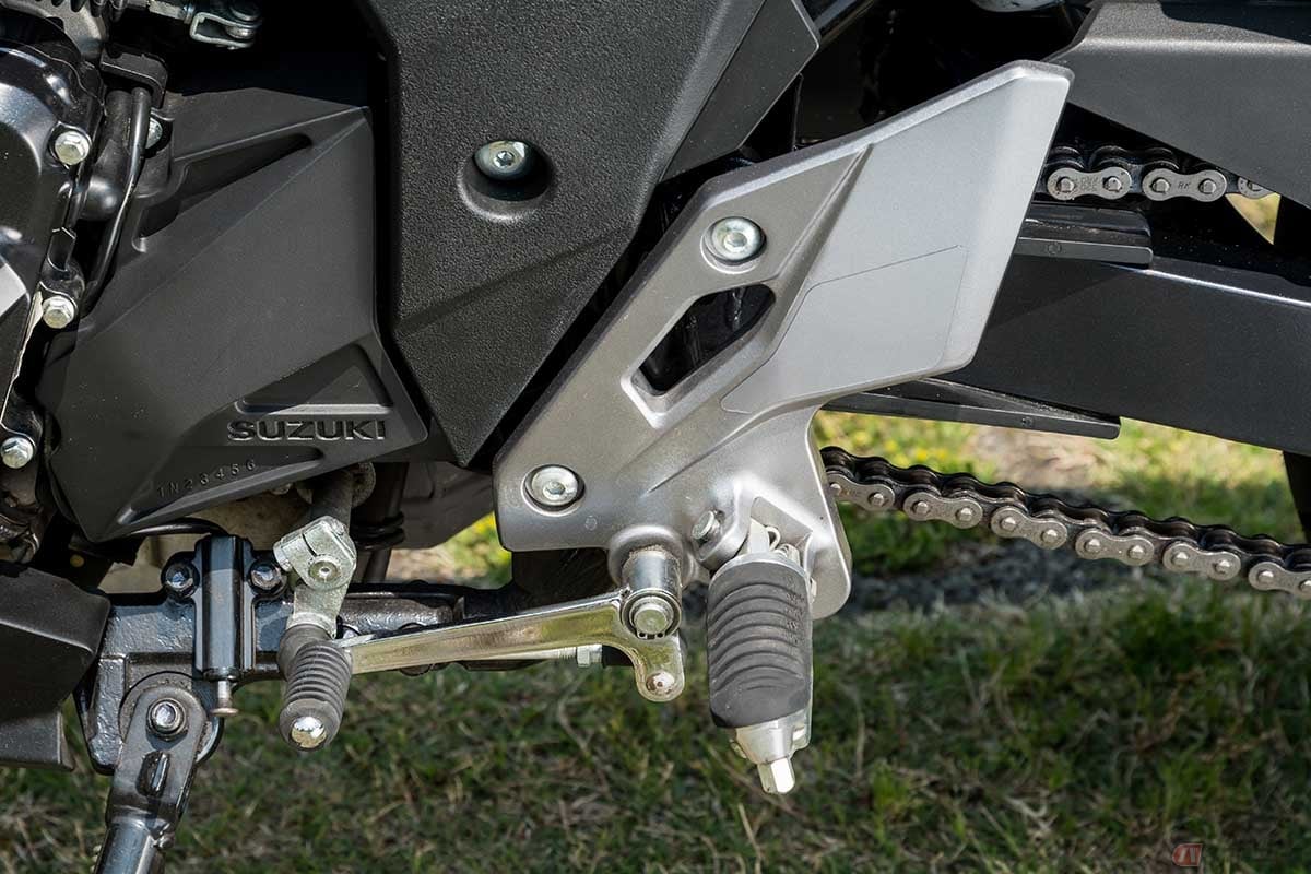 いわゆる「アッセンブリー」状態のフットレスト周り