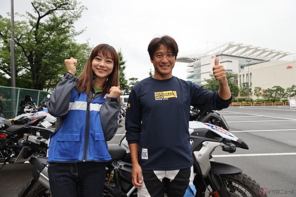今回の講師はBMW公認インストラクターであり、笑顔がチャーミングなレーシングライダーの鈴木大五郎さん