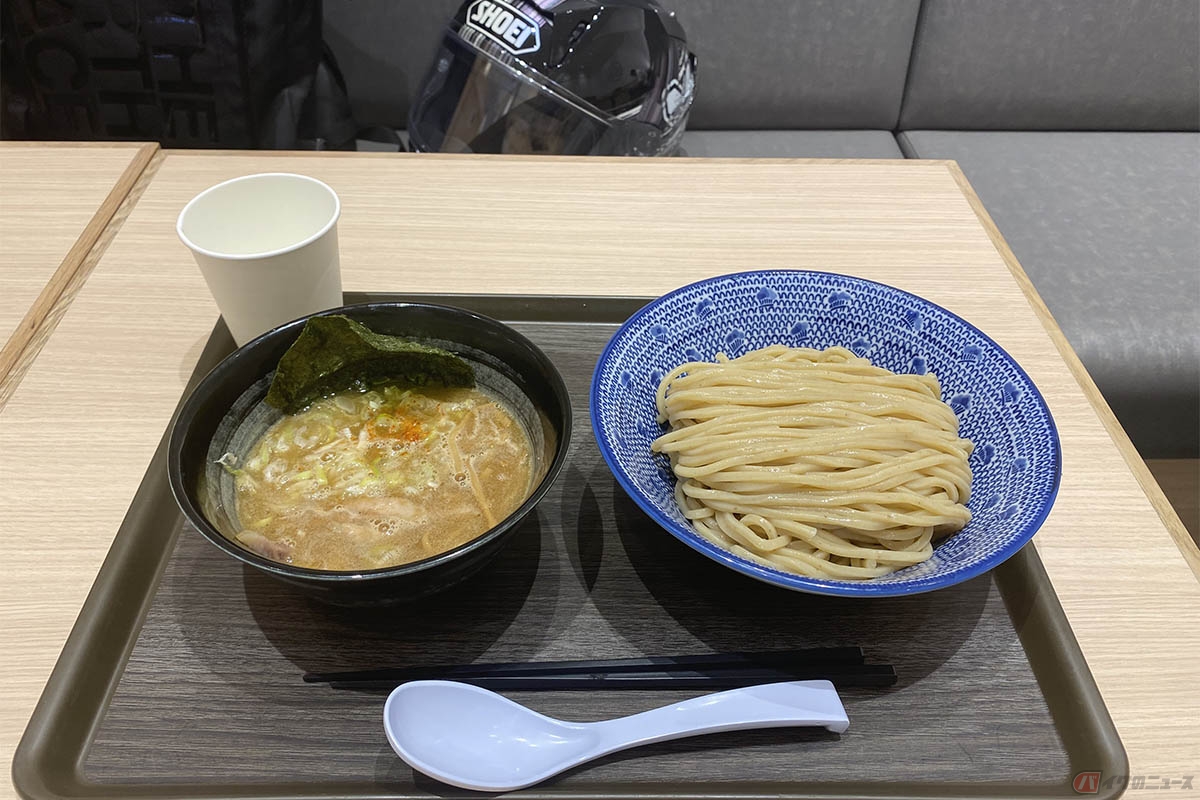 石塚健選手が「栗山製麺」で食べたつけ麺