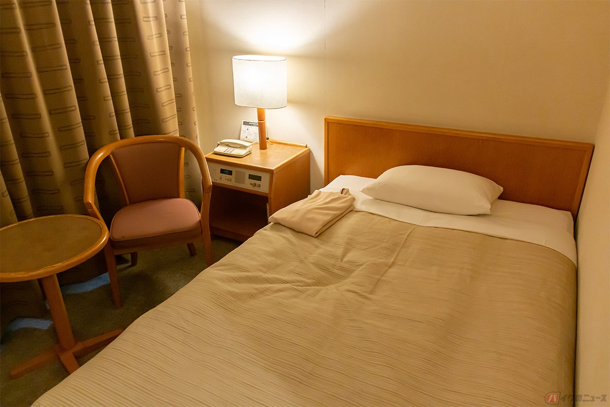 合宿免許の宿泊施設はポピュラーな学校寮から、一般的なビジネスホテル、少し豪華なリゾートホテルなどのプランを用意している教習所もある