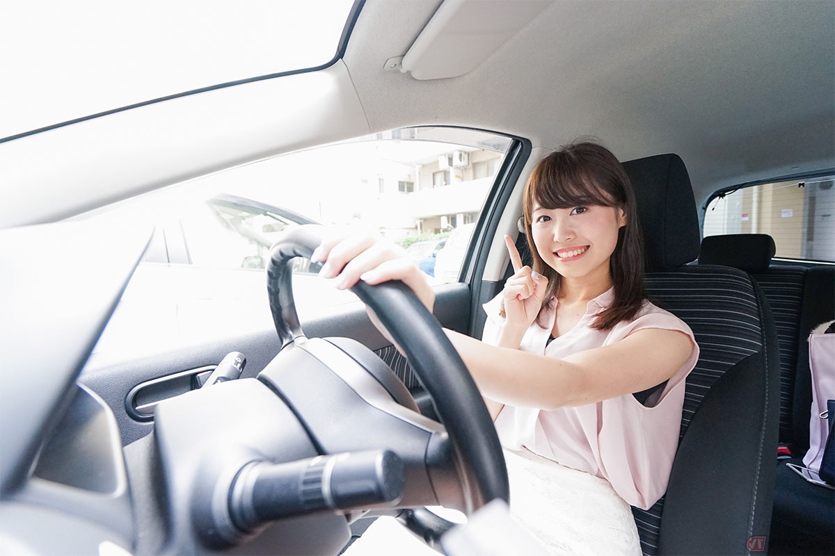 車両重量がバイクよりもはるかに重いクルマのほうが、制動距離が長くなりそうなイメージがあるかもしれませんが、検証結果によると、スピードが速くなるにつれてバイクのほうが、制動距離が長くなる傾向にある