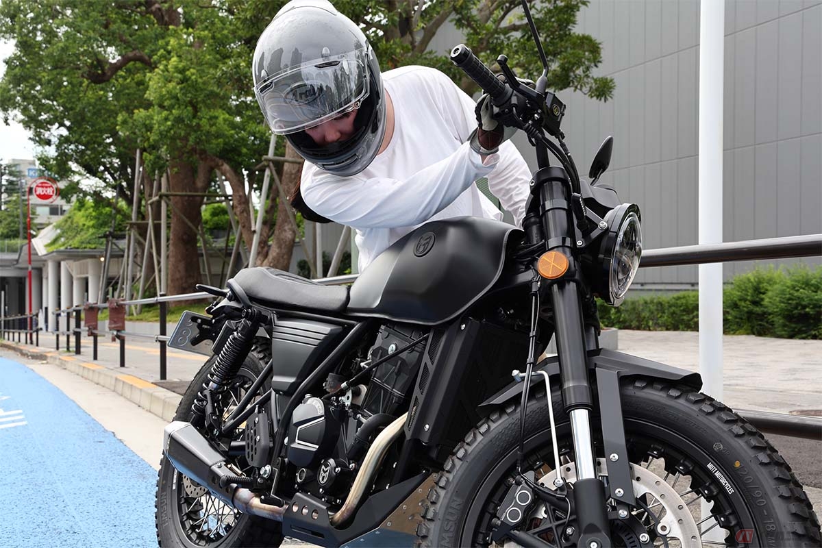 残暑にバイクを運転していると、ただでさえ熱くなるエンジンが放熱できず異常な高温になってしまう、「オーバーヒート」を引き起こすことがある