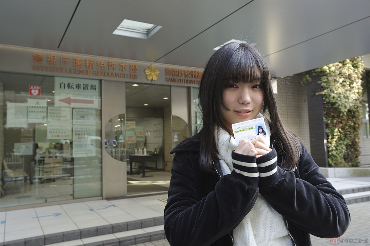 同じ時期に免許を取得したにもかかわらず、一方の人だけがひと足先にゴールド免許を手に入れるケースがある