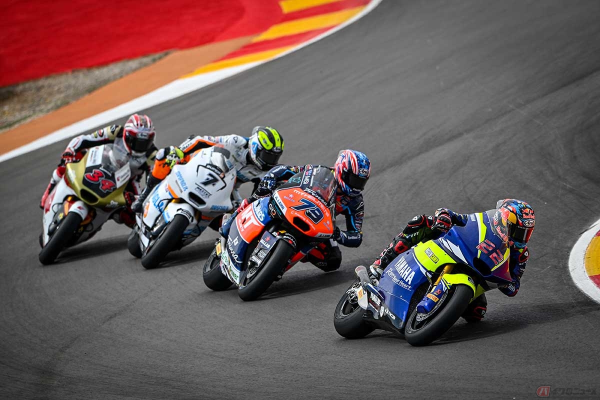 【MotoGP第12戦アラゴンGP】18番手からスタートした佐々木歩夢選手(#22/Yamaha VR46 Master Camp Team)は、一時、16番手からスタートした小椋藍選手(#79/MTヘルメット - MSI)と近いポジションで走った