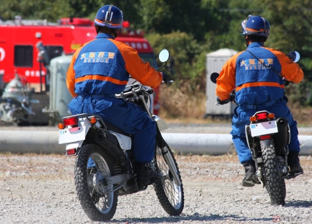 災害時の情報収集や素早い対処のために、警察や消防などのさまざまな団体でバイクが活用されている