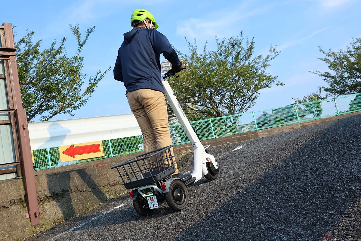 特定小型原付ストリーモ「S01JTA」。最大登坂可能勾配は21%もあります