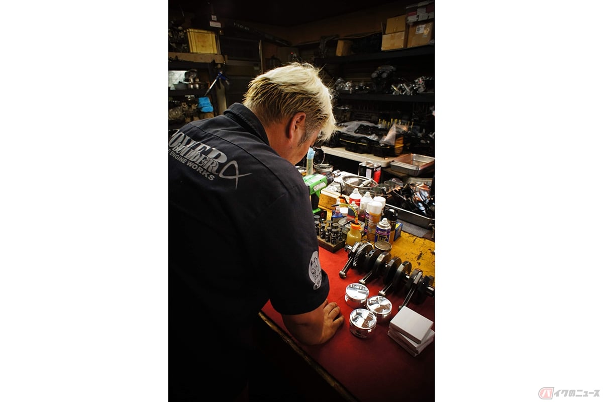 茨城県坂東市にショップを構えるパワービルダーの針替伸明代表。数多くのハイチューンバイクを世に送り出しています