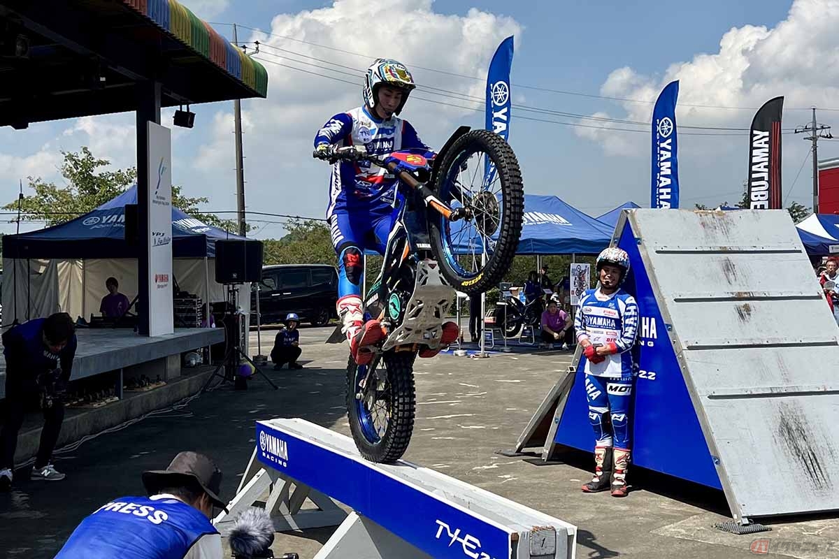 黒山健一選手と氏川政哉選手による電動トライアルバイクのデモンストレーション