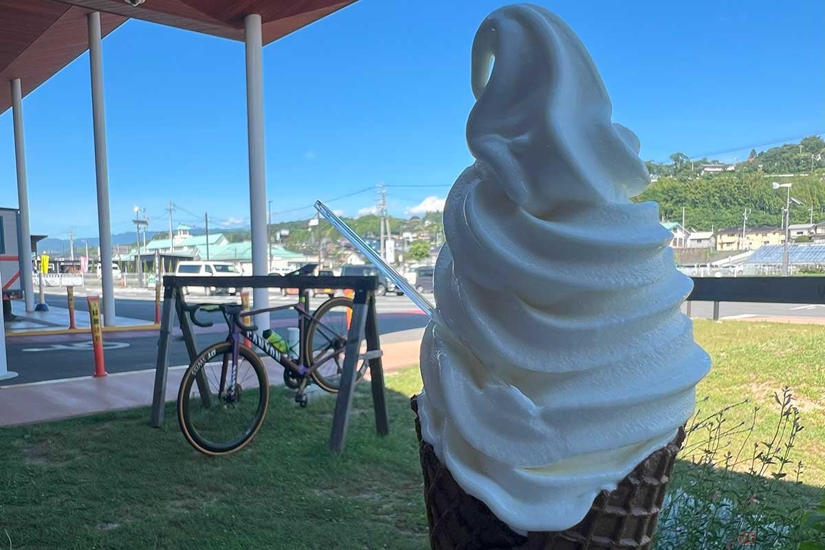 灼熱のヒルクライムの後は、ソフトクリームでクールダウン&糖分補給!