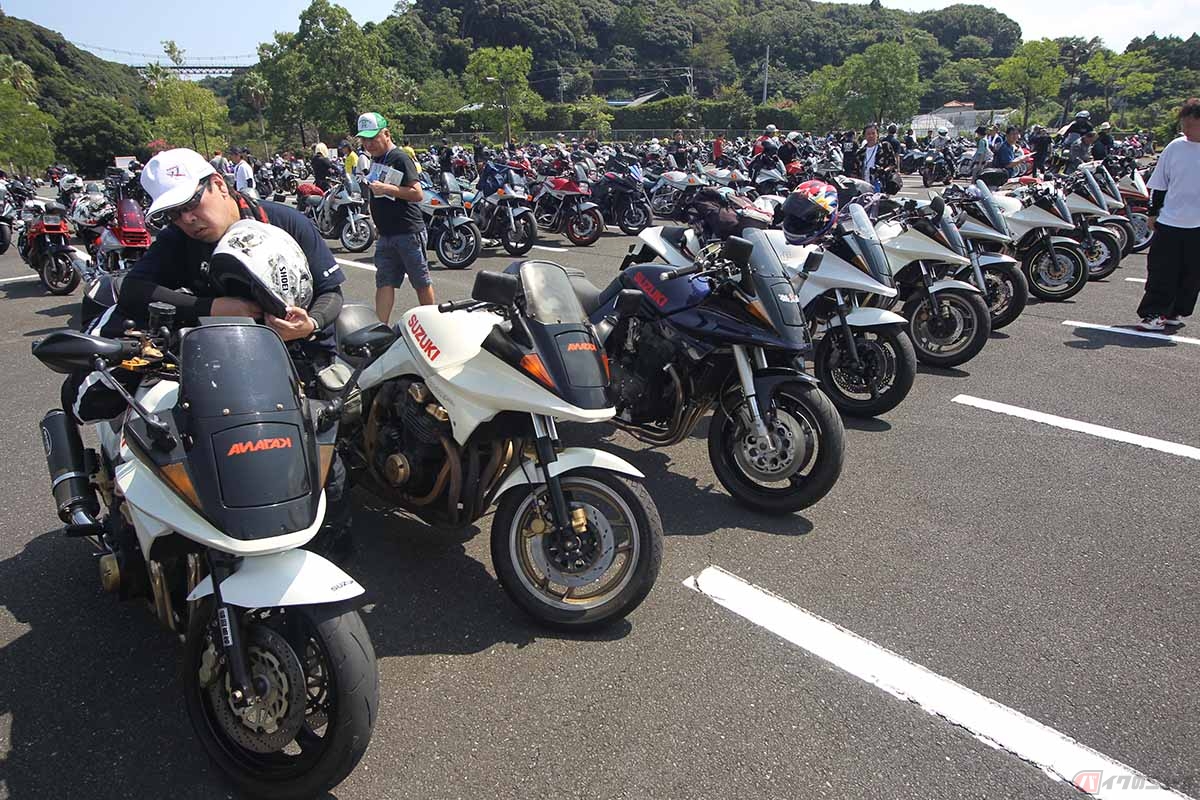 スラリと並んだ「GSX750S KATANA」。油冷エンジンを搭載したカスタム車両なども見られました