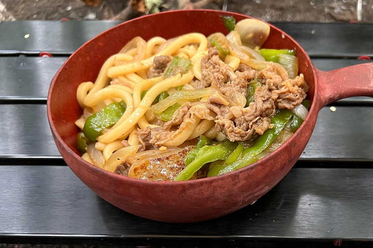 ちょっと濃いめの味つけ、焼肉のたれ（甘口）で仕上げた「十和田バラ焼きうどん」風に再挑戦