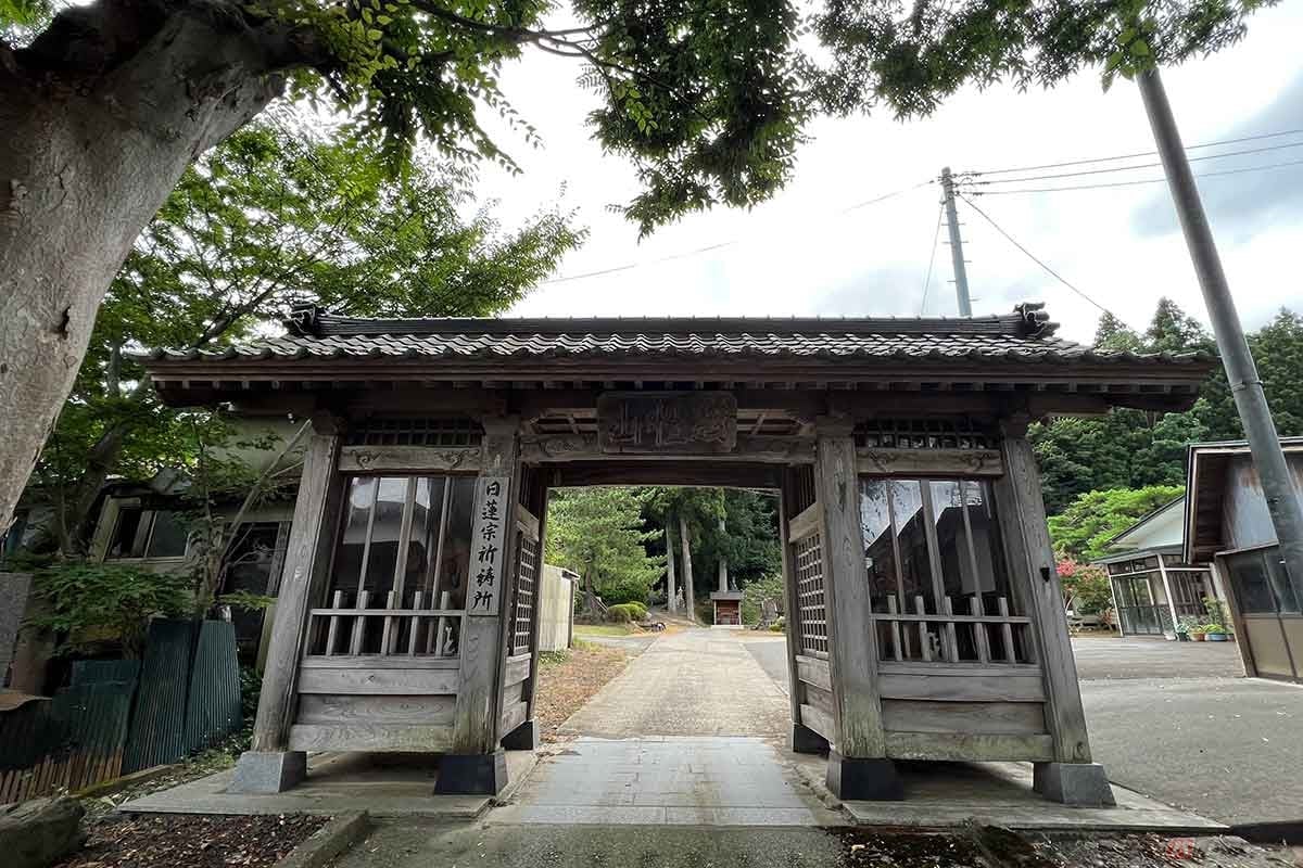 美術館見学を終えて、バイクで4分ほどの「妙慶寺」へ。真田信繁(幸村)の娘、御田姫(御田の方)が1629年に建立。いたるところに「六文銭」が見られ、真田ゆかりの地であることを感じさせる