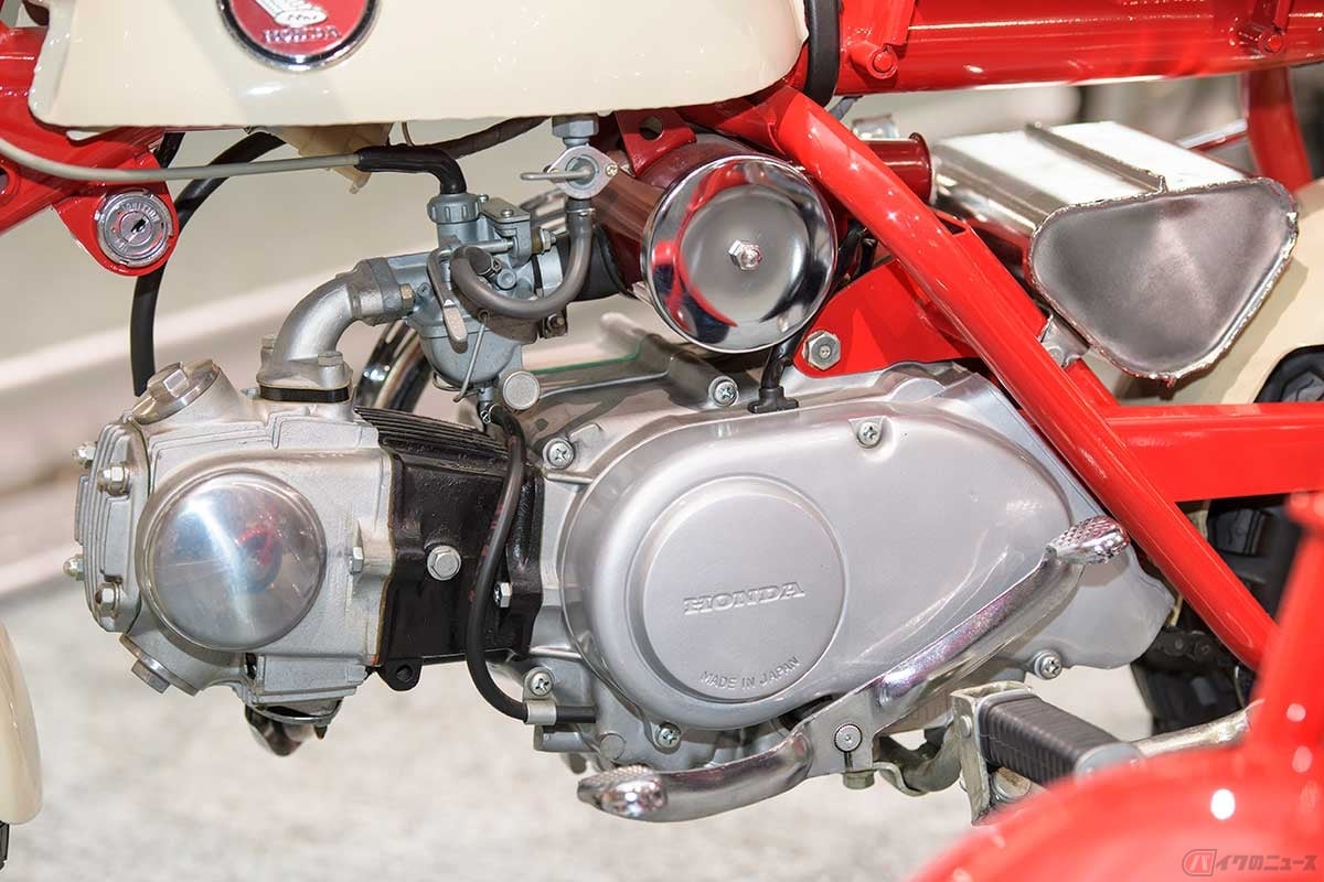 エンジンは「スーパーカブ」でお馴染みの排気量49ccの空冷4ストローク単気筒SOHCで、自動遠心クラッチの3速ミッション