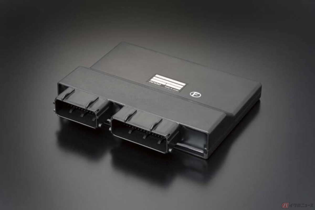 FIのガソリン吐出量や点火時期などを制御するECU(エンジンコントロールユニット)の一例。メーカーによってECMなどと呼び名が異なる場合もある