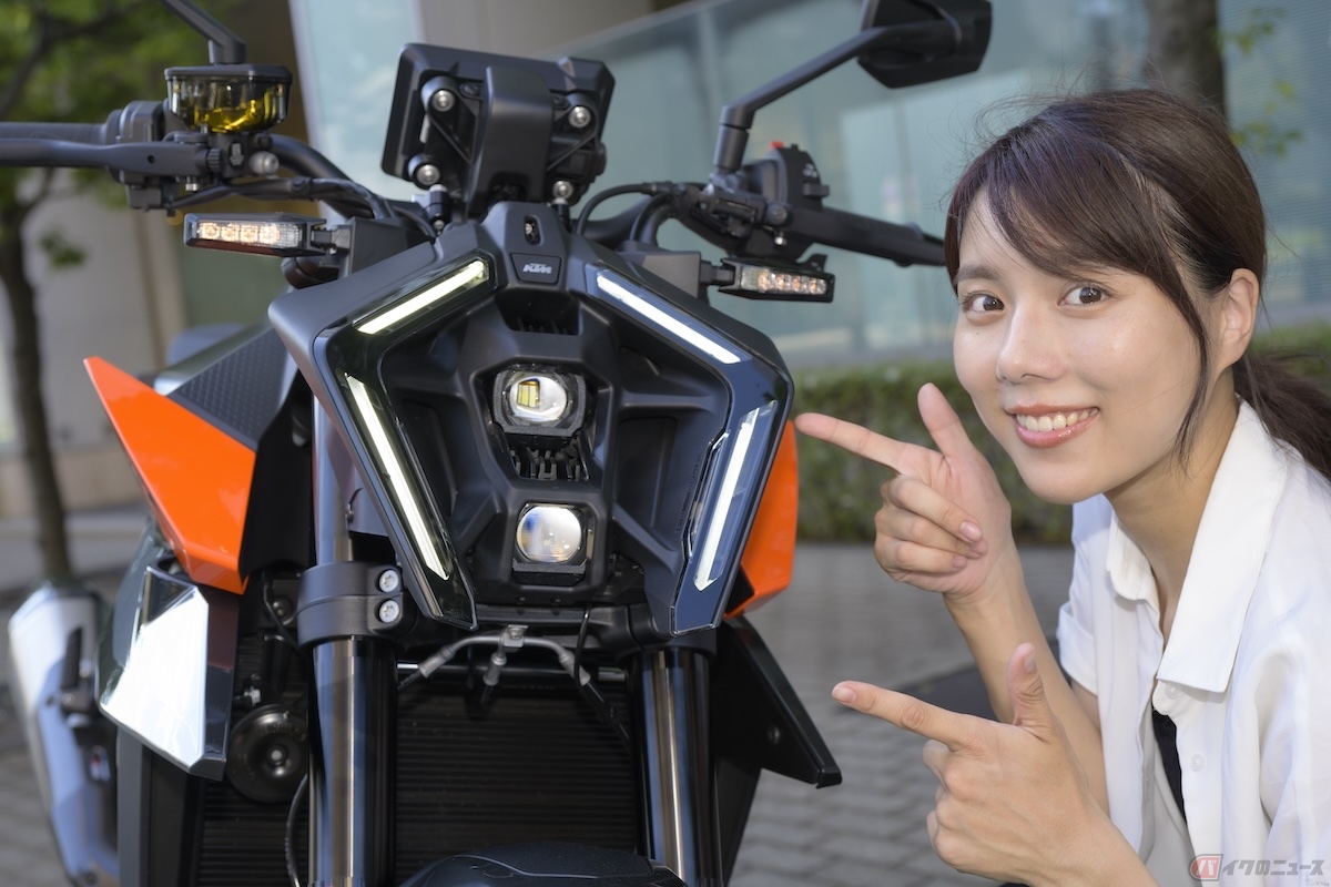 990 DUKEの顔となる新システムを導入したヘッドライトは優れもの