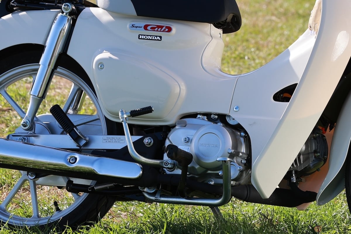 スーパーカブ110の現行モデルのスーパーカブ110には、セル/キックスターターが併用されている