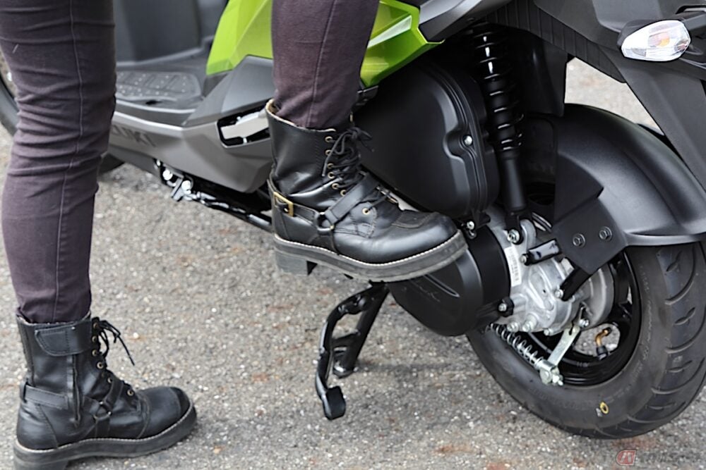 バッテリーが弱っていても安心！ キックスターターを装備した現行原付