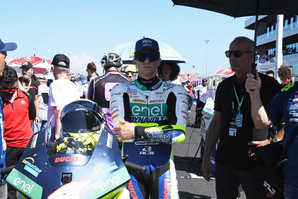 8番手からスタートとなったエクトル・ガルソ選手。レース前、グリッド上でじっと前を見据えて微動だにせず、集中していた