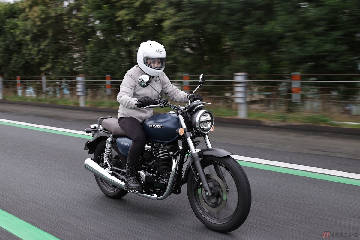 GB350であれば、警告灯が点いてから走れる距離は約59kmと考えられるため、高速道路のサービスエリアの間隔が開いている区間を走っていた場合、ガス欠になってしまう可能性がある