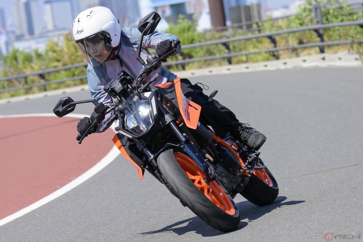 コーナリングは、バイクが体に吸い付くように思うがまま曲がってくれます