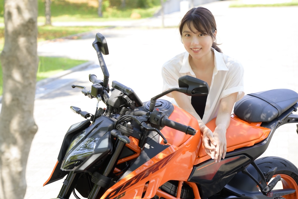サイズ感がコンパクトなので初心者ライダーにも「これなら乗れそう…」と思わせてくれる外見のKTM 390DUKEです