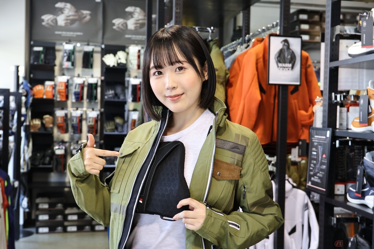 ソフトタイプのプロテクタ―は、柔らかくフィット感がある