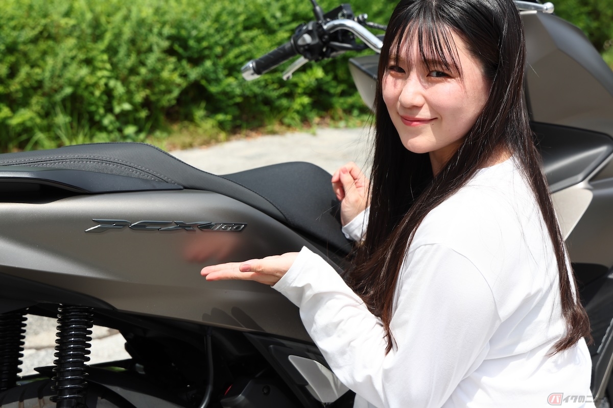 PCXの名前の由来は、「Personal Comfort Scooter」という意味のPC、「道の、次世代の」という意味が込められたXを組み合わせた